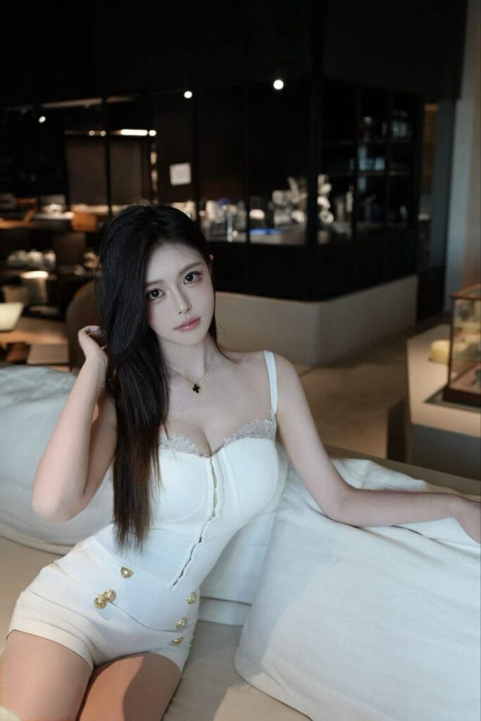 深圳外围 03年纯欲极品170CM 敏感体质自动摇摇机 氛围写真