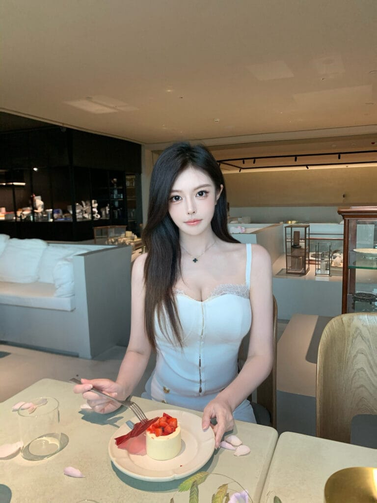 深圳外围 03年纯欲极品170CM 敏感体质自动摇摇机 生活照