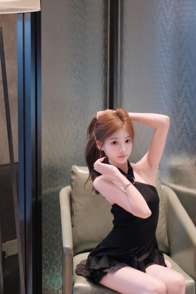 北京外围 01年白小纯明朗干净 173/C雪白牛奶肌美丽在线 全身照