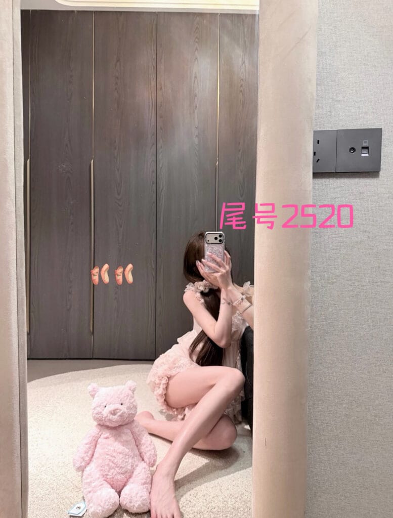 北京外围 在校大学生兼职168/C小巧玲珑款 清纯女大没有纹身 生活照