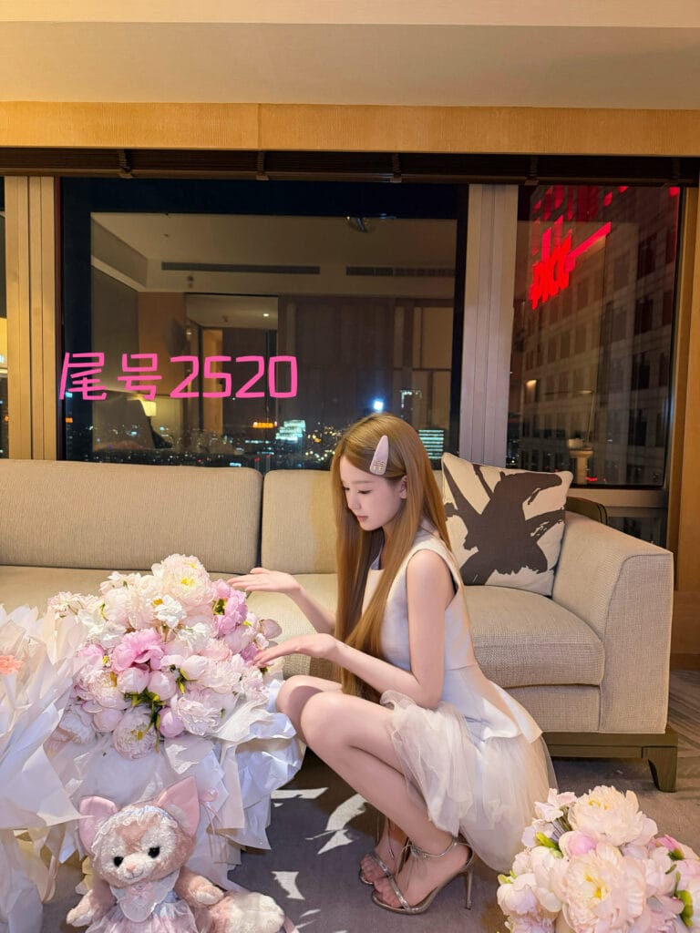 北京外围 在校大学生兼职168/C小巧玲珑款 清纯女大没有纹身 日常写真