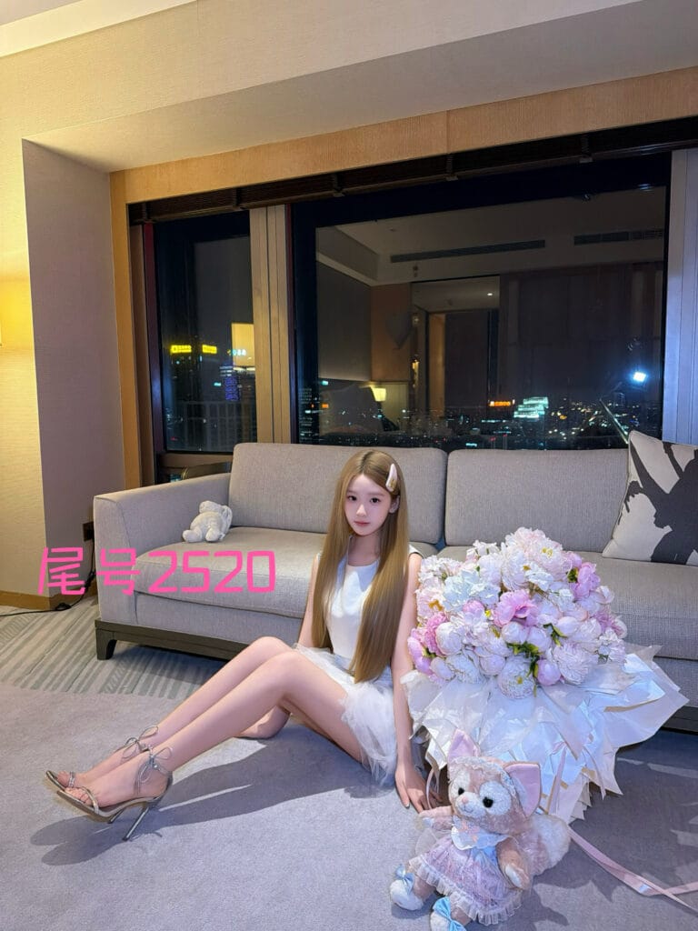 北京外围 在校大学生兼职168/C小巧玲珑款 清纯女大没有纹身 个人写真
