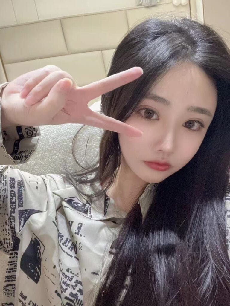上海外围 普陀纯欲天花板 04年学生170/E人间妲己榨汁机 全身照