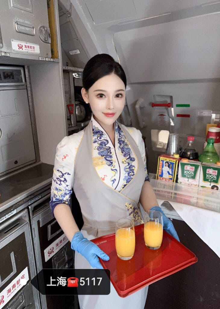 上海外围 170大长腿海航最美空姐 天然E全身雪白完美身材比例 生活照