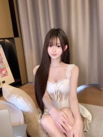 深圳外围 福田新人05年小纯 皮肤白皙纯天然无整166天然D