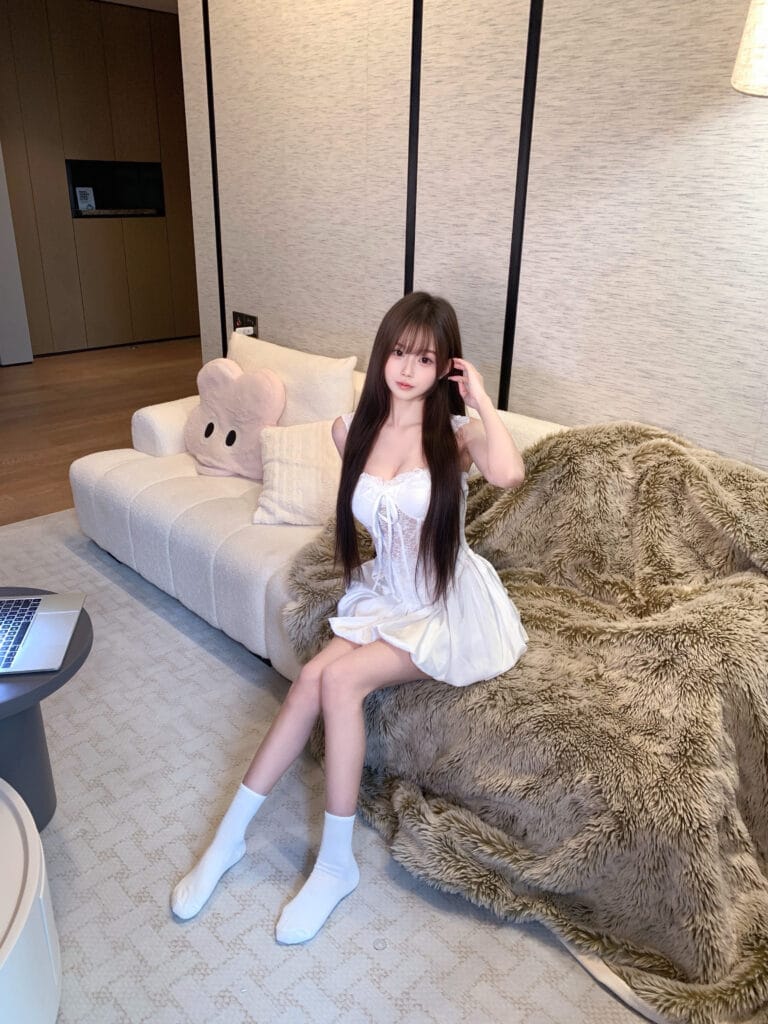 深圳外围 福田新人05年小纯 皮肤白皙纯天然无整166天然D 个人写真