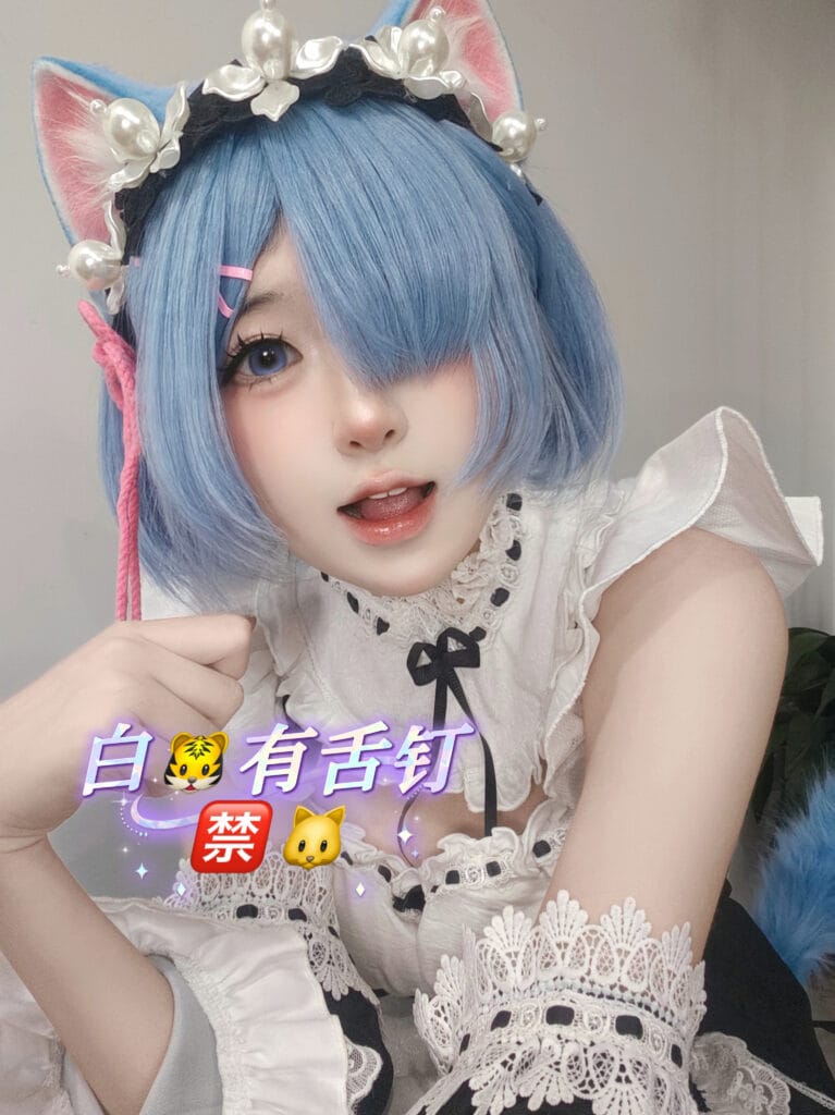 杭州外围 上城区07年白虎JK小萝莉 各种COS制服小巧玲珑款 生活照