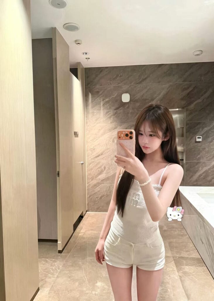 杭州外围 上城区清纯学妹06年168cm高颜女友系 零风尘纯淑女 艺术照