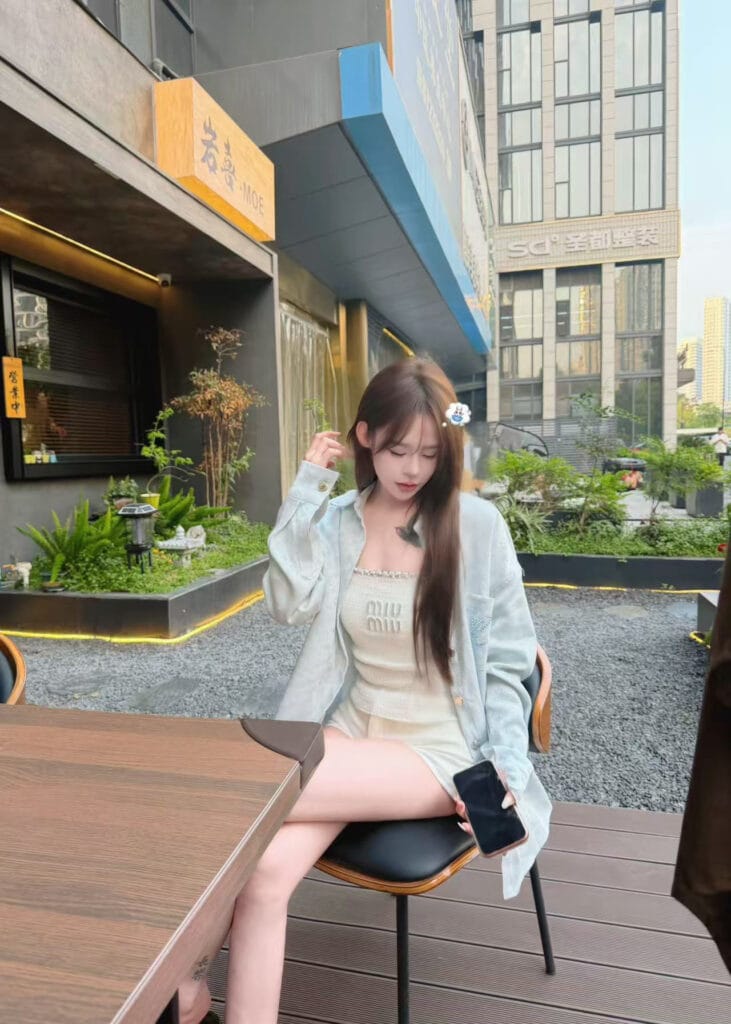 杭州外围 上城区清纯学妹06年168cm高颜女友系 零风尘纯淑女 日常写真