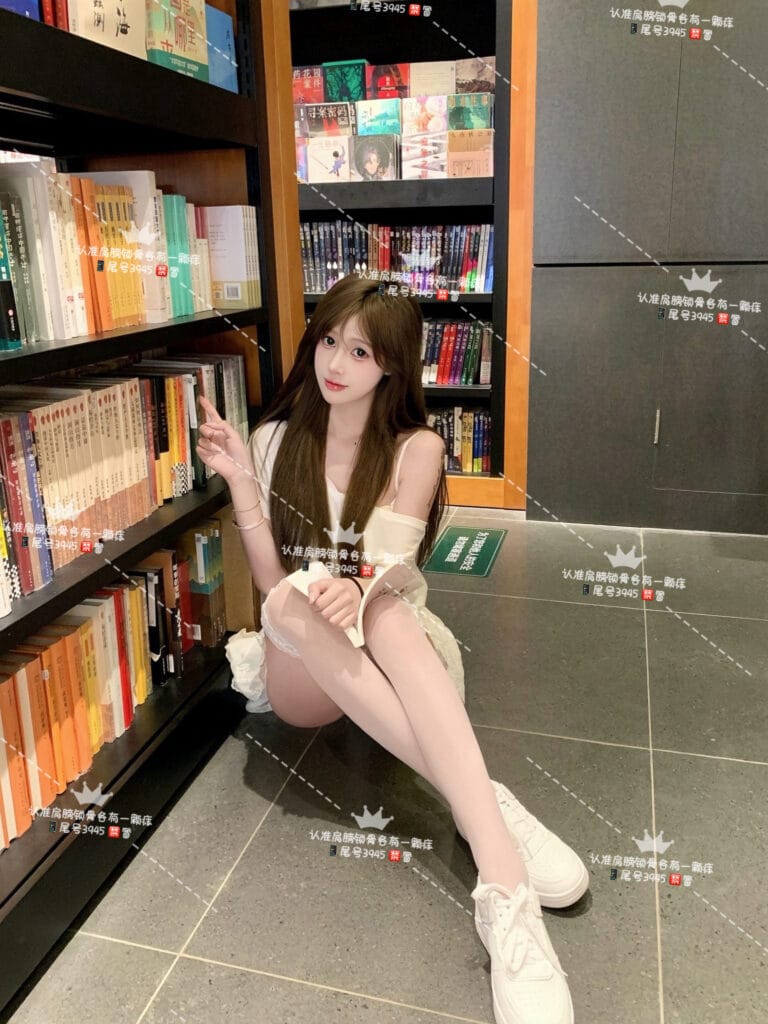 深圳外围 05年艺术学院在校生短期兼职 净足170真实天然C前凸后翘 个人写真