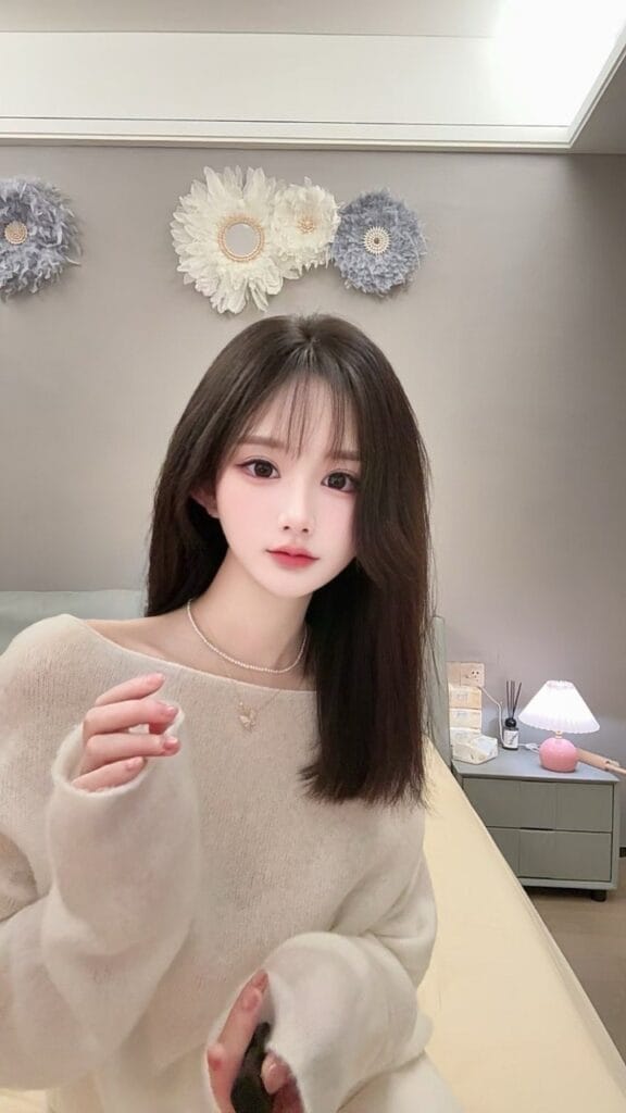 深圳外围 精致小纯天然妈生脸05年168C学生兼职 初恋女友感拉满 全身照