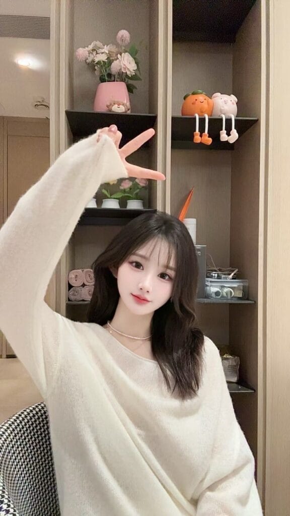 深圳外围 精致小纯天然妈生脸05年168C学生兼职 初恋女友感拉满 生活照