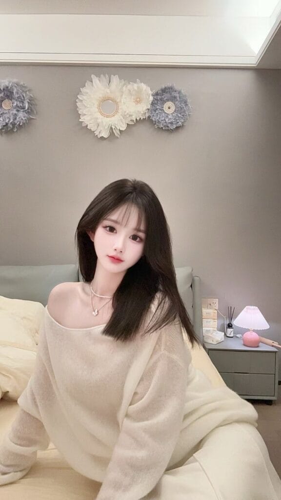 深圳外围 精致小纯天然妈生脸05年168C学生兼职 初恋女友感拉满 艺术照