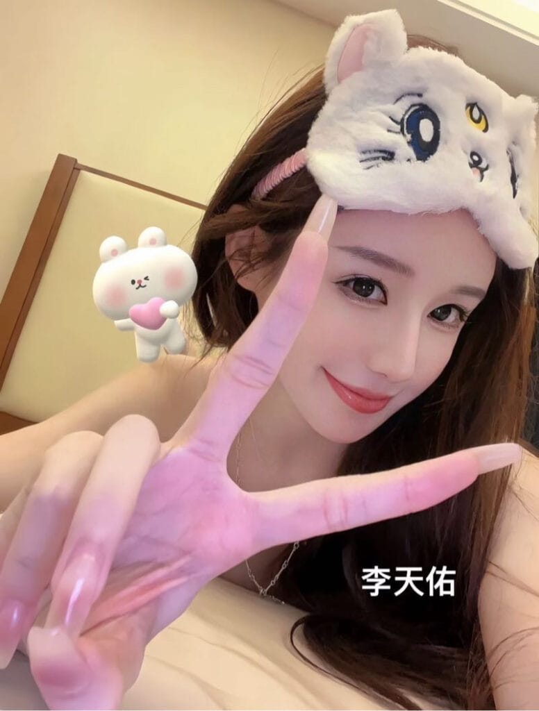 上海外围 02年网红名媛177CM筷子腿 可御可甜第一次下水 全身照