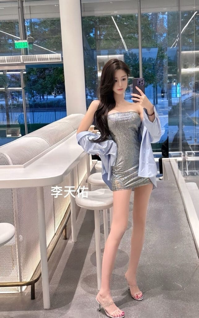 上海外围 02年网红名媛177CM筷子腿 可御可甜第一次下水 个人写真
