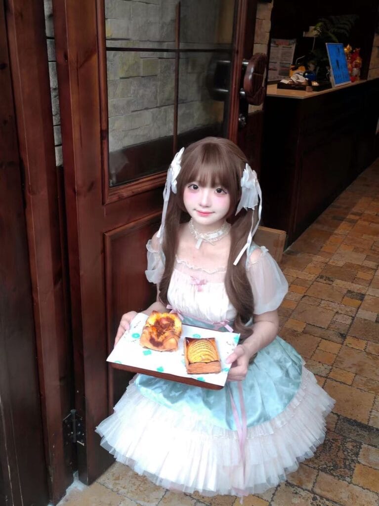 上海外围 静安08年JK小纯萝莉第一天开 168/C声音甜美有cos各种制服 生活照