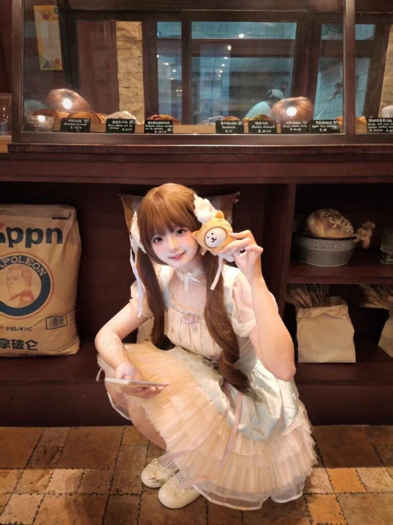 上海外围 静安08年JK小纯萝莉第一天开 168/C声音甜美有cos各种制服 日常写真