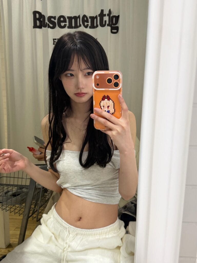 上海外围 普陀05年168女仆期待主人调教 COS配合度极佳 全身照