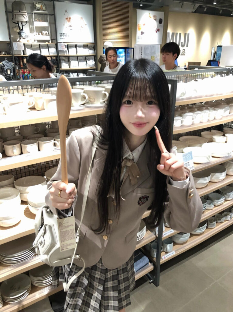 广州外围 新人芭蕾妹妹165D舞蹈生 真实05年小白纯首开 氛围写真